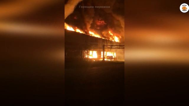 Пожар в Тольятти Горит лакокрасочный цех предприятия по производству дверей