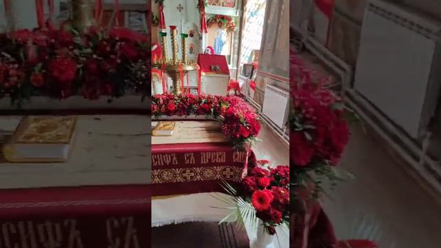 Топим печку целый день.