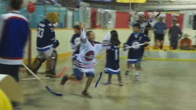 Winnipeg Aboriginal Sport Achievement Centre given game-used NHL/AHL sticks