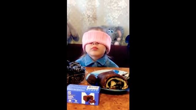 Челендж со сладостями . Challenge with sweets .mp4