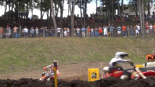 Unadilla 250 Moto 1 Roczen chasing down Bell for the lead