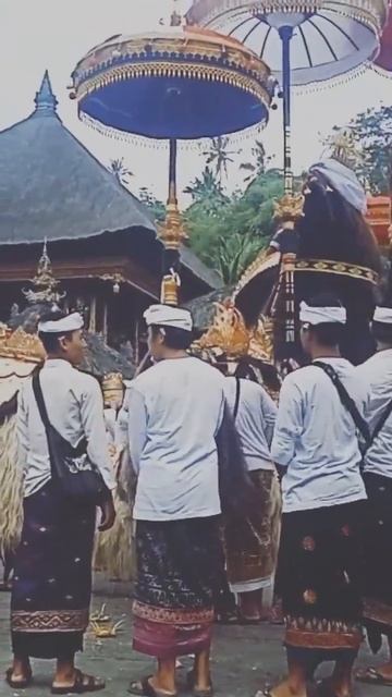 lunga ring pura tirta empul tampaksiring