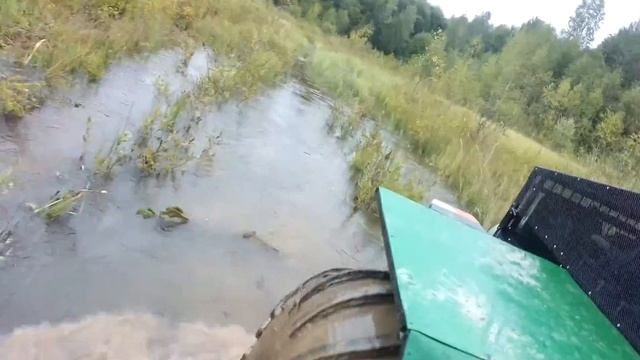 Вездеход Беляшек по грязи, вид с кабины