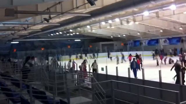 Ледовый дворец Молодёжный с Полиной и Полиной