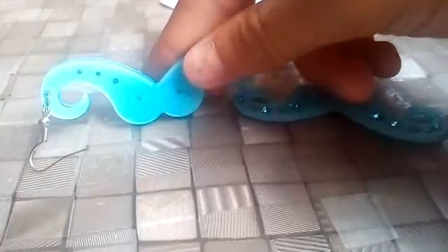 Обзор на серьги  в видимо "усов" и резинки