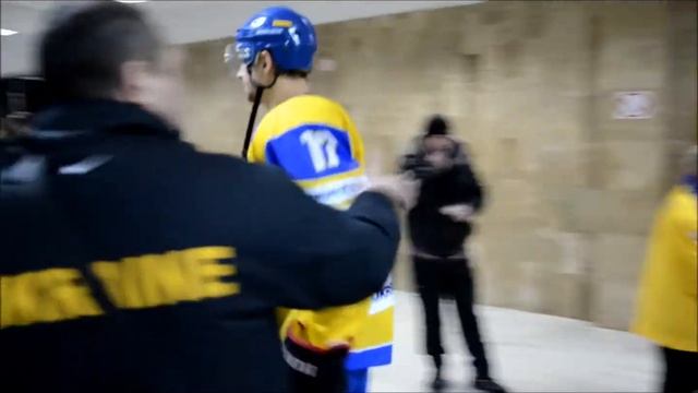 Хоккей. Сборная Украины - Сборная Италии. Выход игроков