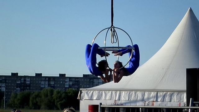 ВОЗДУШНЫЕ ГИМНАСТЫ