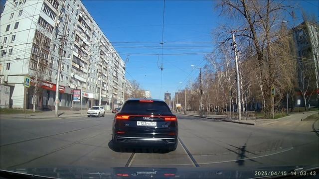 15.04.2025 в 14:03 водитель на автомобиле AUDI Q8, г/н Р123РО163