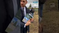 Тарихчы Рәшид Амишев Буа зиратындагы ташлар белән таныштырып йөри