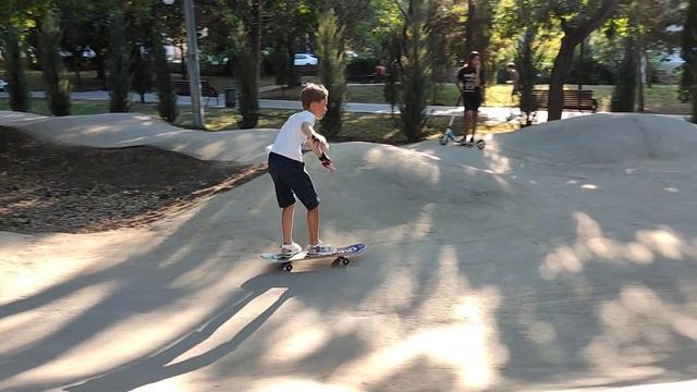 Катание на скейте#dancool #скейт #скейтпарк