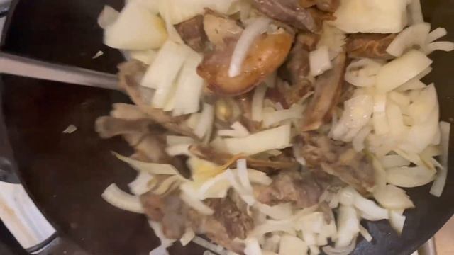 Бараньи ребрышки с луком.