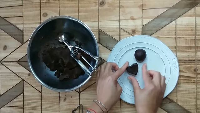 Heart shaped cakepops, vegan GF chocolate cake/ Spanish subtitle