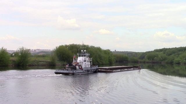 Буксир-толкач "Механик Савин" с  груженой баржей идёт вверх по Москва-реке!