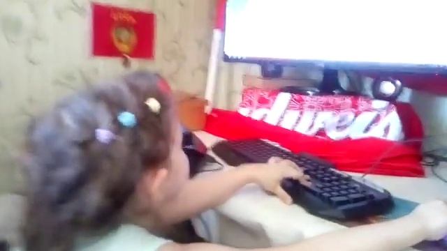 Дочь играет......