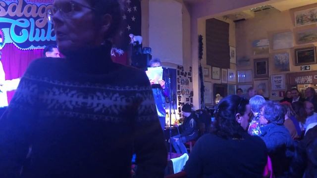De schoonheid van chaos in de DinsdagClub. Slotavond van het Wintercircus op 3 januari 2023.
