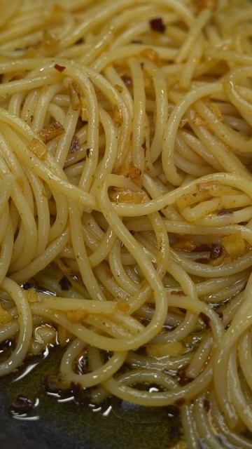 #delicious #easyrecipe  #sphagetti #aglioolio #chilly #oil