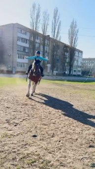 Теперь в моей жизни спорт. Обожаю лошадей. Каждую тренировку жду с нетерпением.