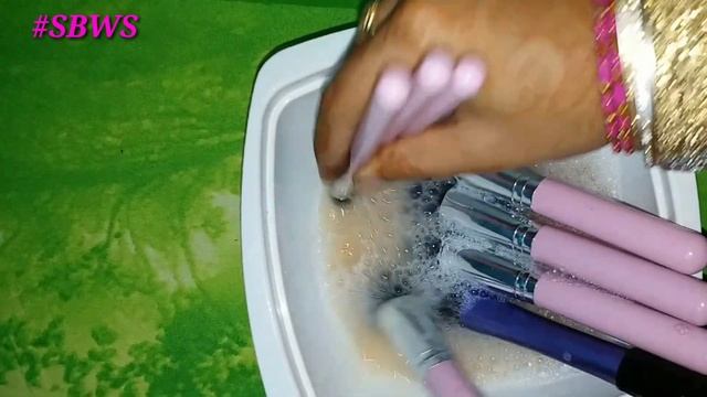 How to clean makeup brushes in just 2 mins || मेकअप ब्रश कैसे साफ करें
|| Stay beautiful with shav