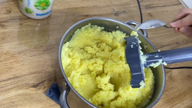 КАК ПРИГОТОВИТЬ ПЮРЕ. 5 СЕКРЕТЫ ВКУСНОГО ПЮРЕ. ПОКАЗЫВАЕМ СЕКРЕТЫ ПРИГОТОВЛЕНИЯ КАРТОФЕЛЬНОЕ ПЮРЕ.