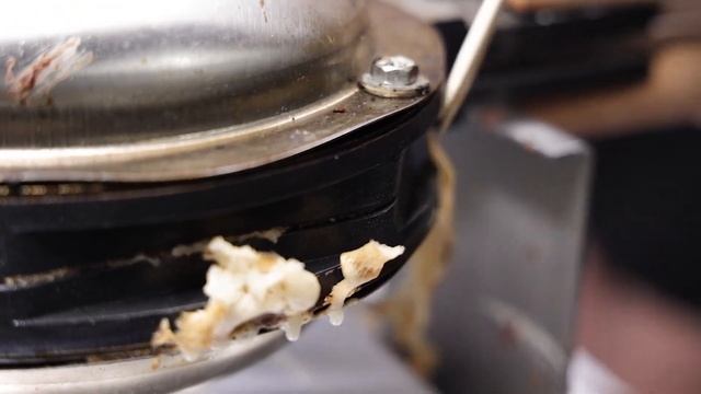 Тайские пузырьковые вафли и мороженое