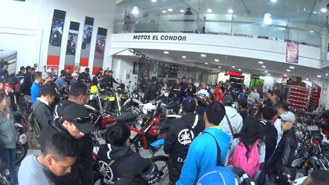 INVITACIÓN DEL CLUB CALISMATIC EN LA YAMAHA  "MOTOS EL CONDOR"BOGOTA COLOMBIA