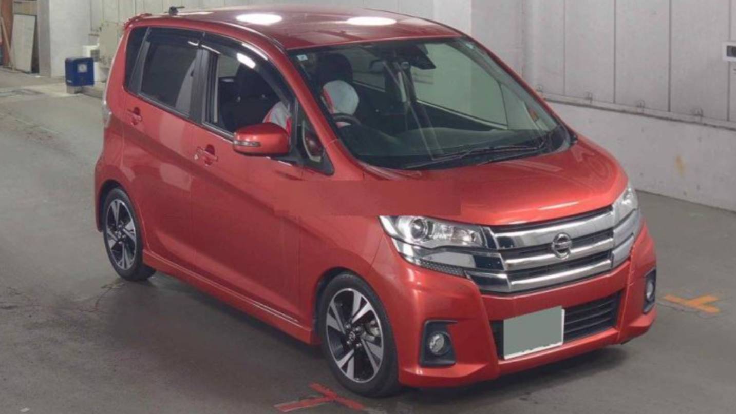 Купил народный автомобиль Nissan Dayz Highway Star G Turbo за 500 000 рублей с аукциона Японии.