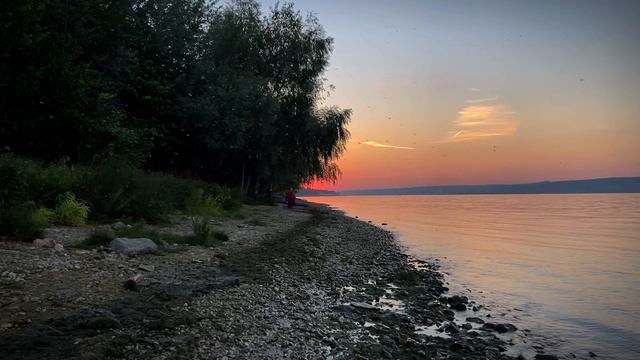 Закат над рекой