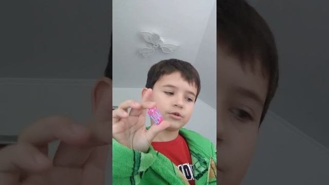 распаковка на ещё одну конфету