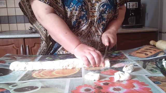 Лепешки с творогом, сыром и зеленью.