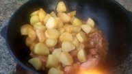 Курица и картошка в казане//Chicken and potatoes in a cauldron