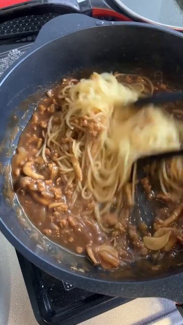 挽肉とシメジのデミグラスパスタ　素敵な1日を