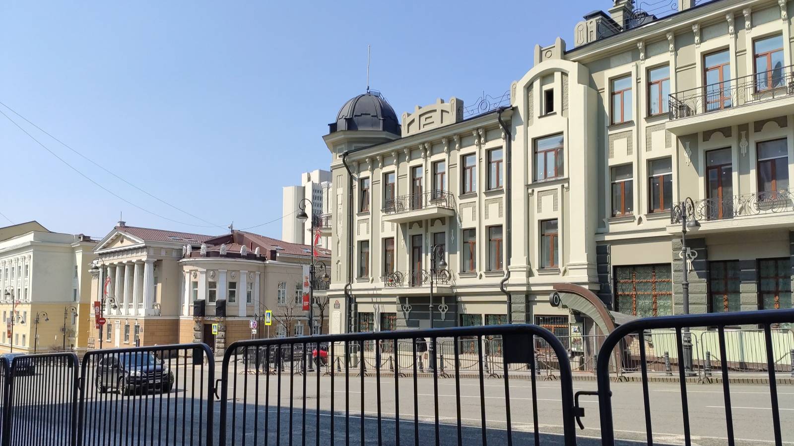 Покровский собор , Океанский пр - т . Владивосток