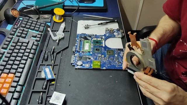 Ноутбук из хлама Samsung R560. Ремонт при разборке - сборке
