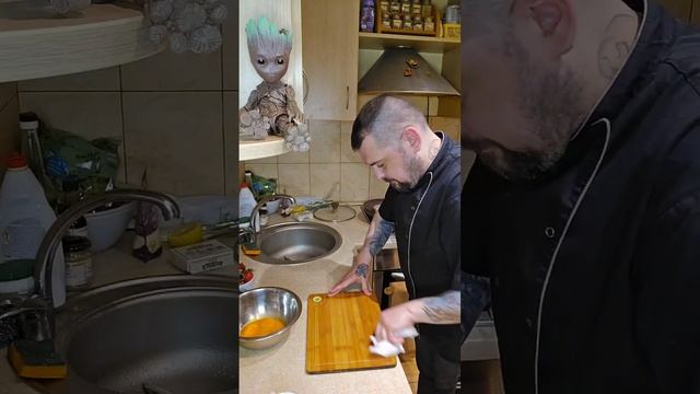 Куриное филе с сыром фета и соусом голландес , Павлова.