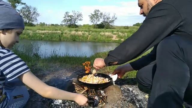 Жаренная картошка на природе