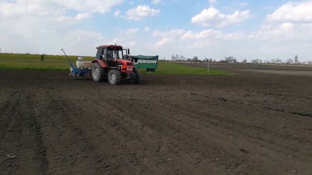 Napraforgó vetés: MTZ 1025.3