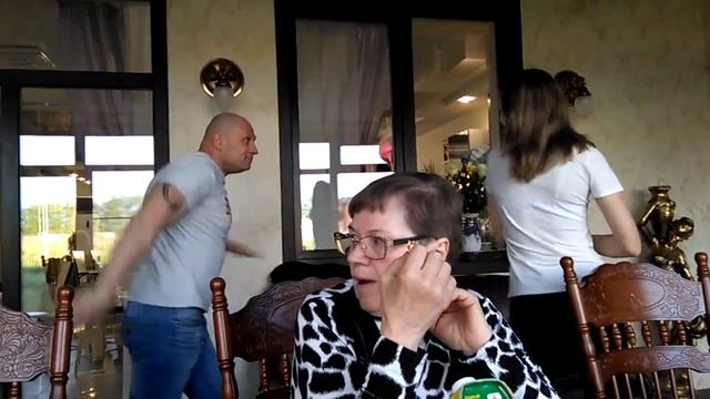 ВОТ ЭТО ТАНЕЦ / МУЖИК ДАЛ ЖАРУ / ВСЕ В ШОКЕ