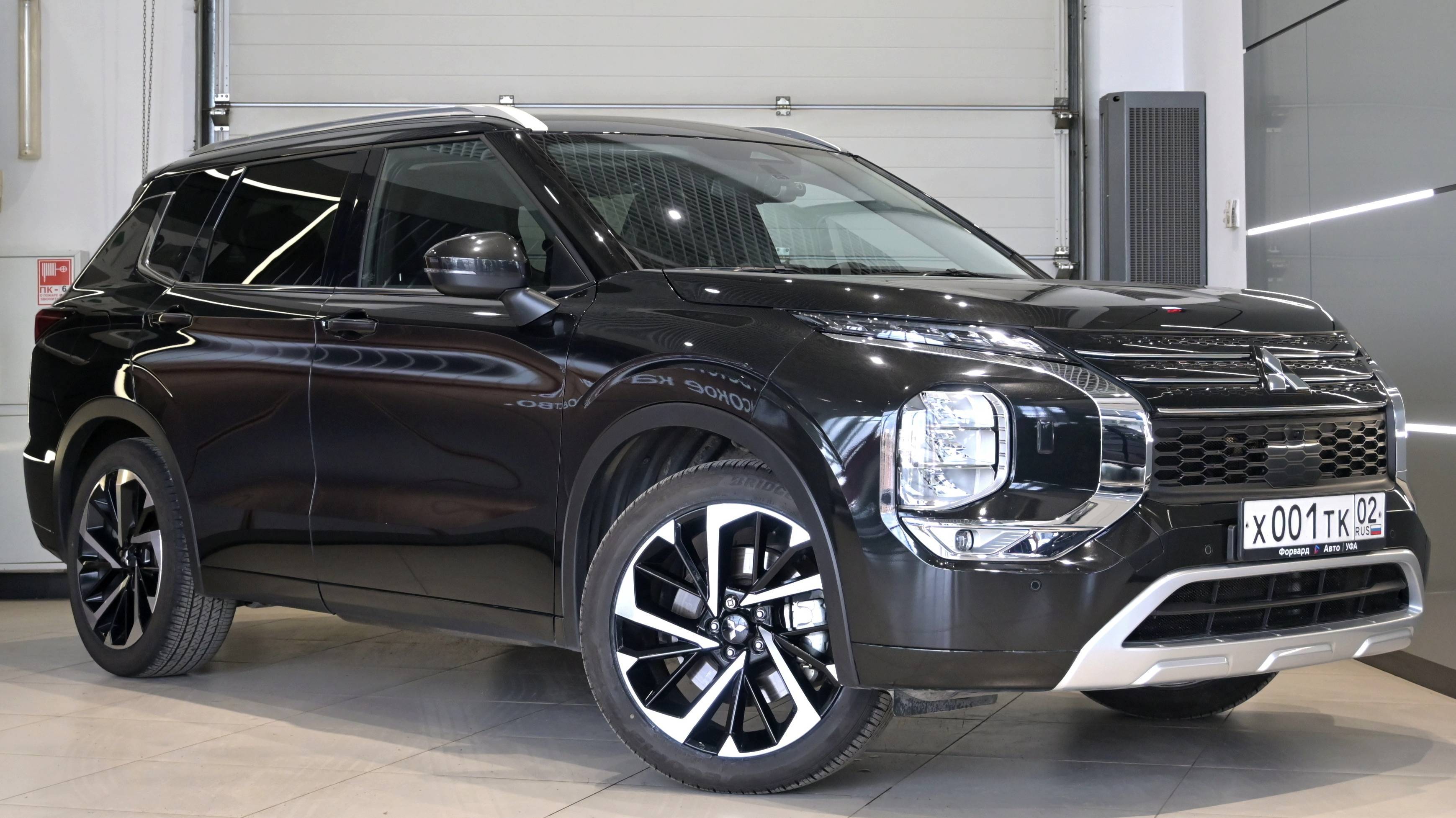 Mitsubishi Outlander '2023 01960