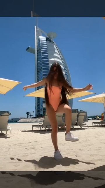 ЛЕДИ ДИАНА В КУПАЛЬНИКЕ