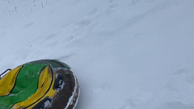 УБОРКА СНЕГА и покатушки на БУБЛИКАХ. ЛАЙФ ДЕНЁК