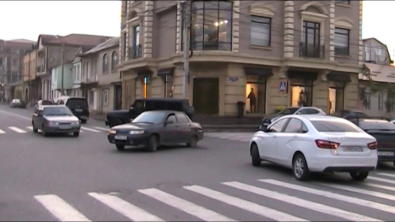 Затруднение движения и частые аварии из за отсутствия светофора в Махачкале