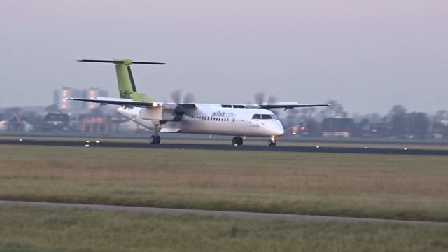 Air Baltic - Bombardier DHC-8-400 - Lands at AMS (my first catch) YL-BAF