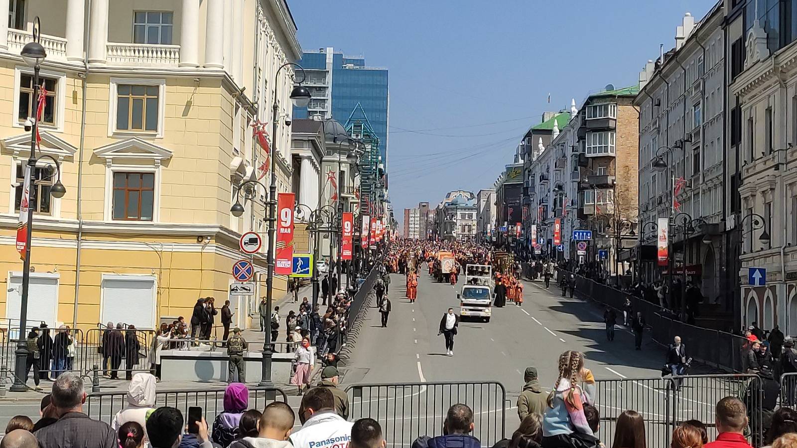 Пасхальный Крестный ход , Покровский собор - площадь. 20. 04. 2025. Владивосток