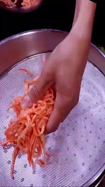 When the carrots are steamed in the pot #shorts #Food #FoodTk