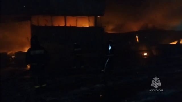 Пожежа сталася у підмосковному Одинцово на площі 4320 кв. Відбувся частковий обвал на 2 тис.