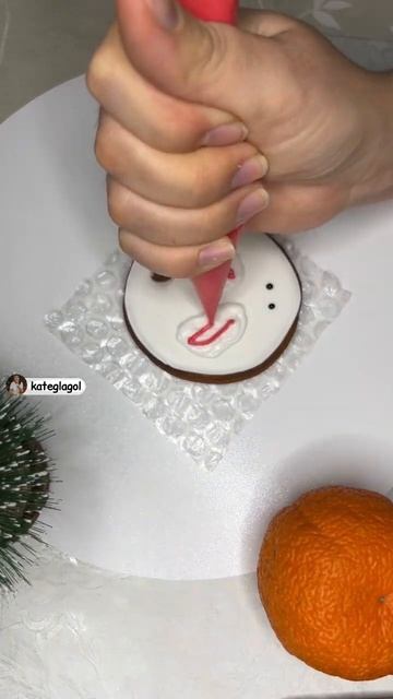 How to draw a bunny on a gingerbread #foodart #icing #satisfying  #gingerbread #kateglagol