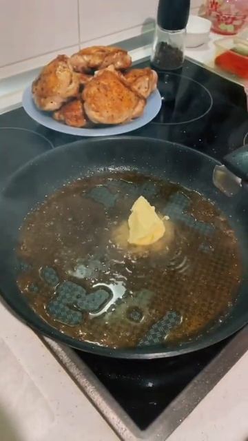 Тушёные куриные бедрышки #shorts #еда #рецепт #вкуснаяеда