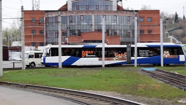 Трамвай 71-152 (ЛВС-2005)-3301. Разворот на круге.