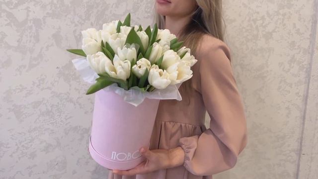 Нежные и хрустящие тюльпаны в коробке от Повода. Белые тюльпаны