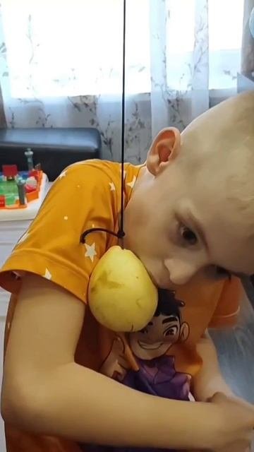 ВИСИТ ГРУША НЕЛЬЗЯ СКУШАТЬ)